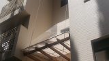 רשת שקופה להרחקת יונים מעל פרגולה ומרפסת ברעננה